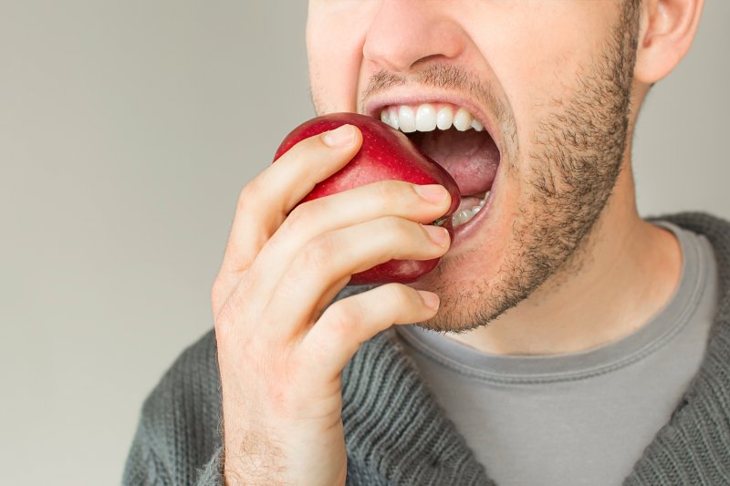 man eating with dentures 