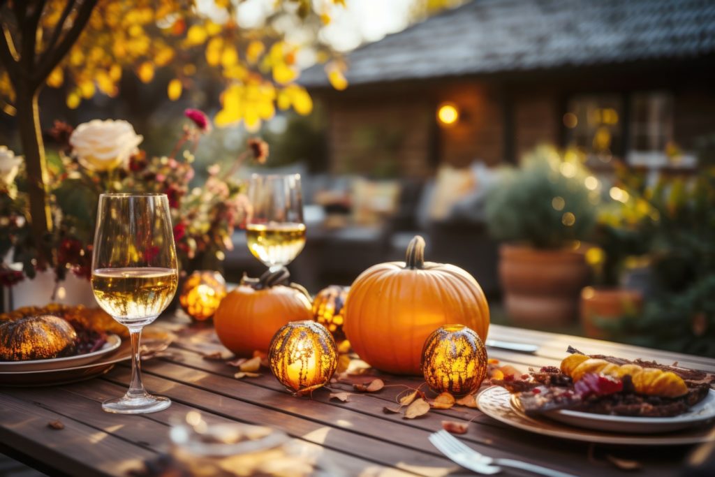 Beautiful Thanksgiving tablescape in backyard